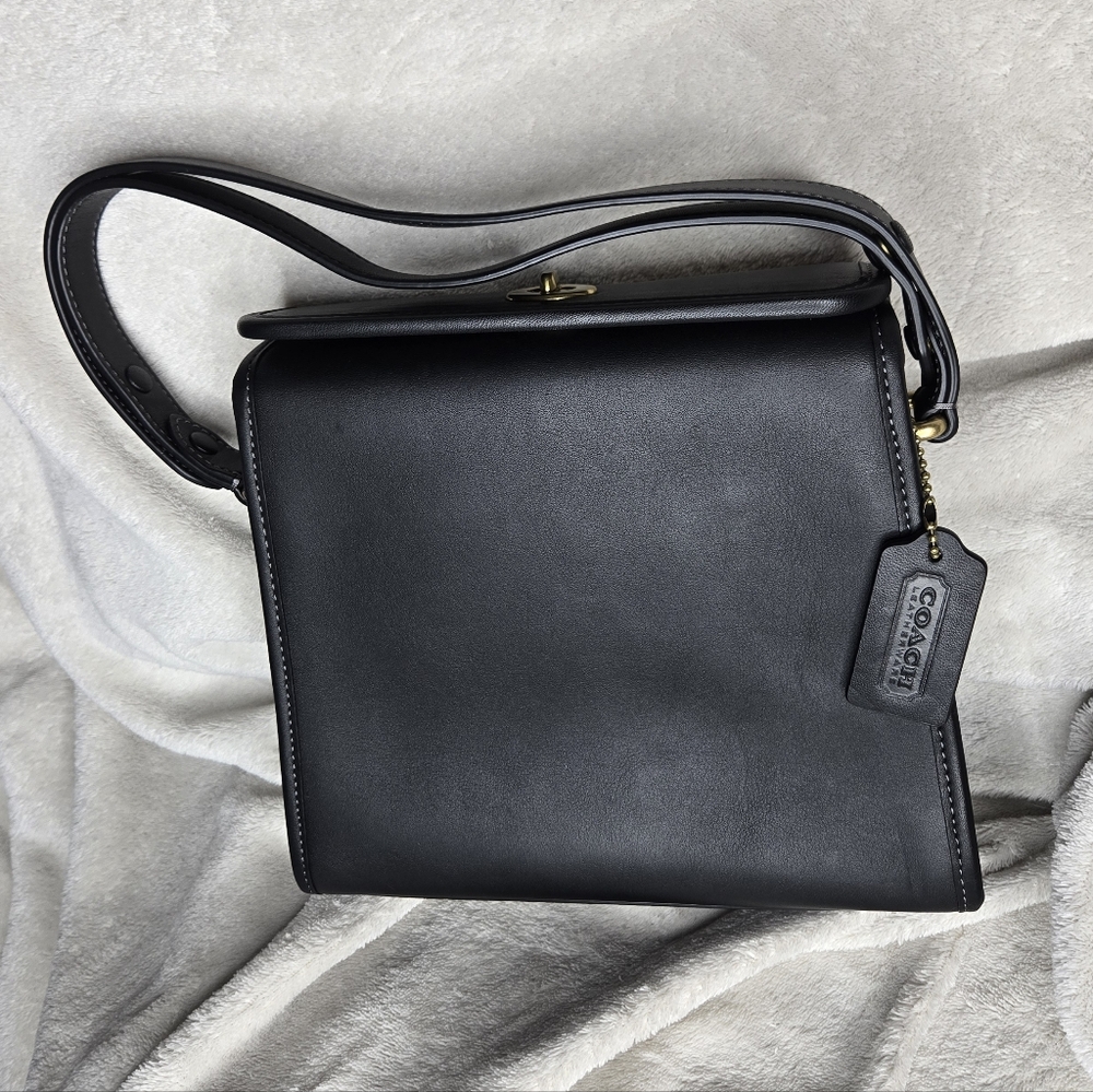Coach Originals Remake Style #137 Glovetanned Leather Shoulder>Crossbody Bag Y2k